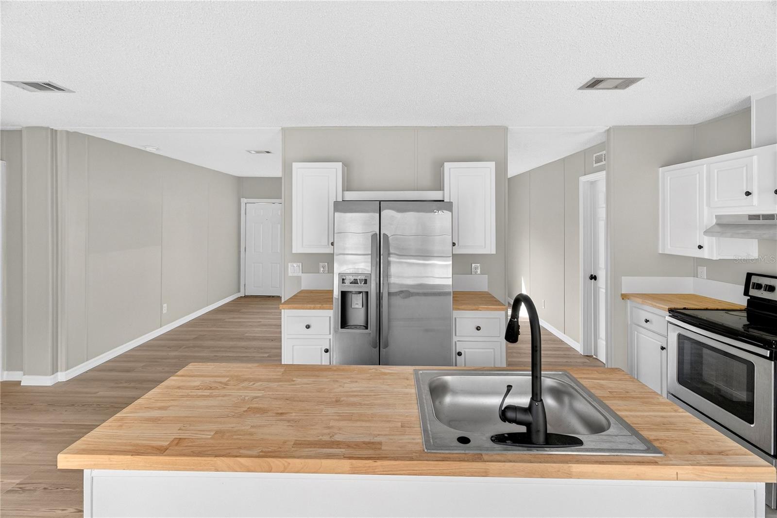 Image 9 of 27 For 13882 130th Avenue