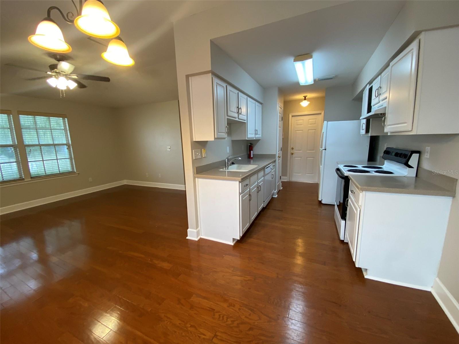 Image 10 of 27 For 3445 25th Terrace