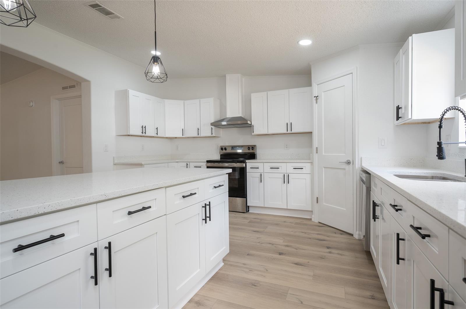 Image 10 of 31 For 14327 136th Place