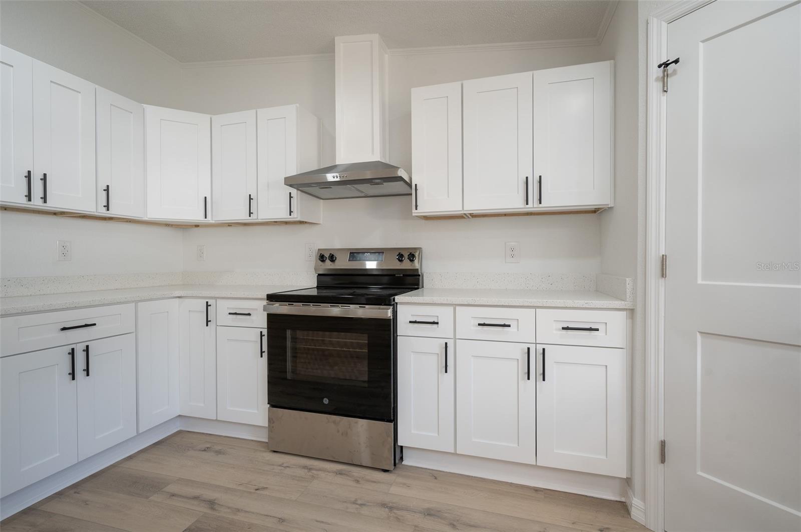 Image 11 of 31 For 14327 136th Place