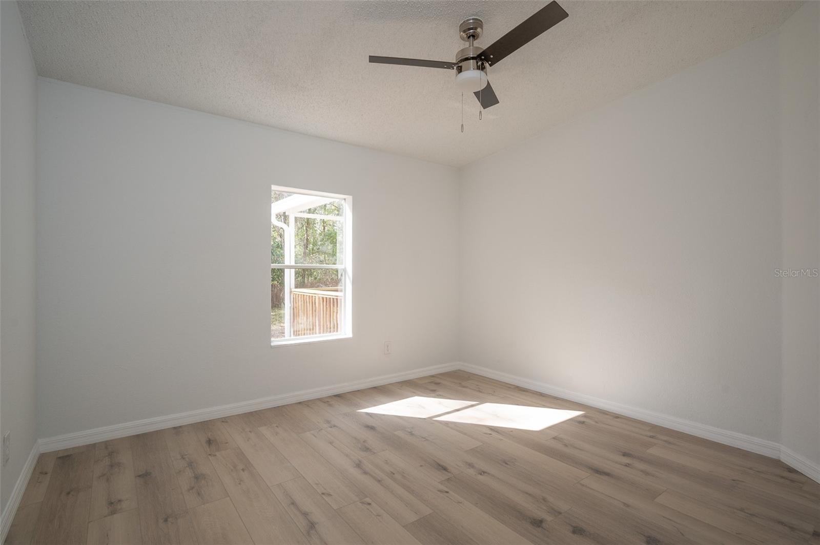 Image 19 of 31 For 14327 136th Place