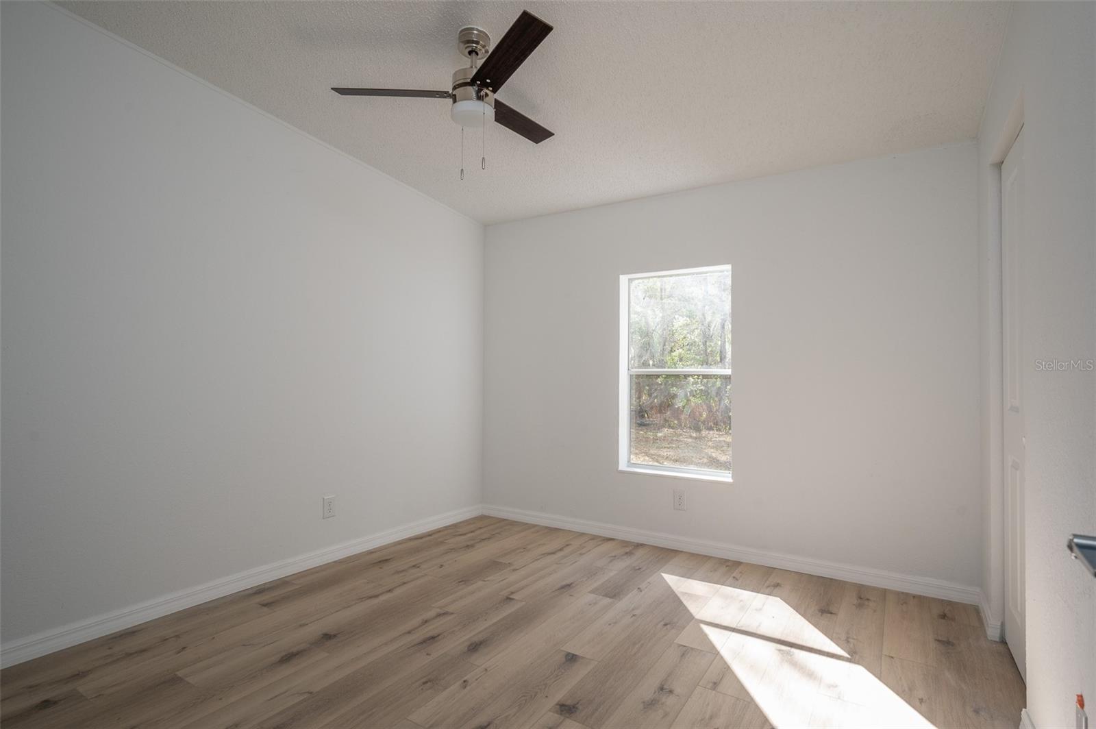 Image 21 of 31 For 14327 136th Place