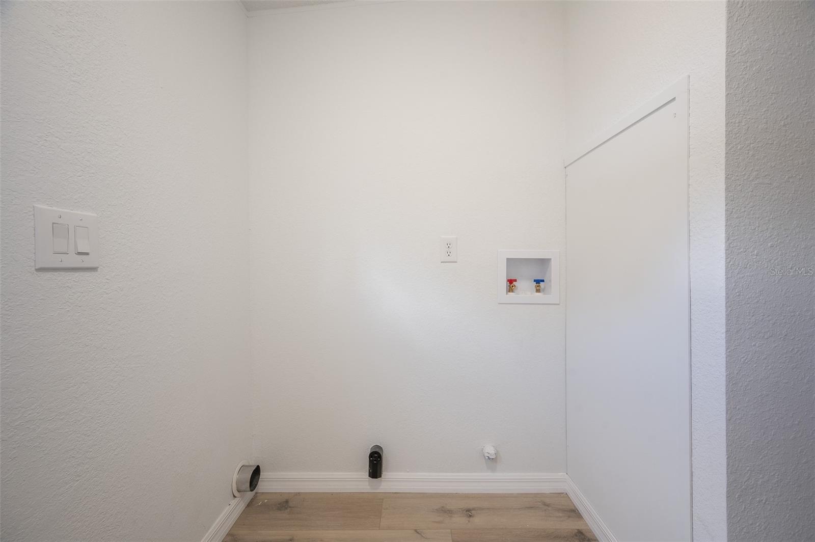 Image 25 of 31 For 14327 136th Place