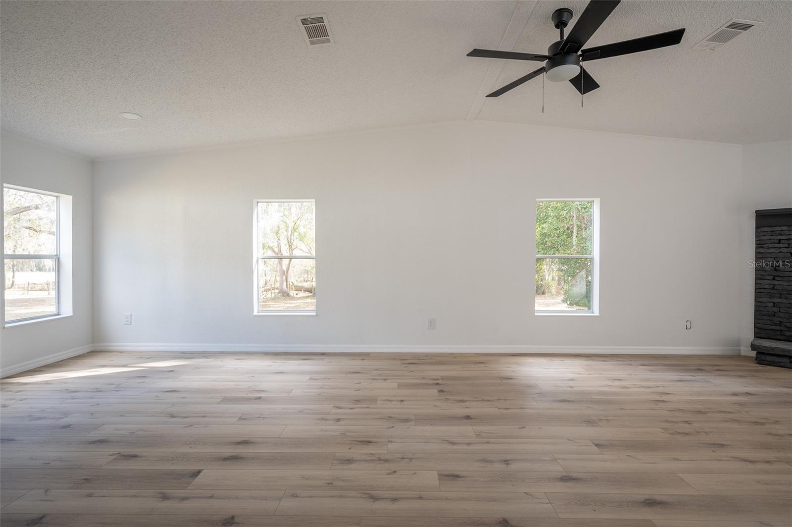 Image 26 of 31 For 14327 136th Place