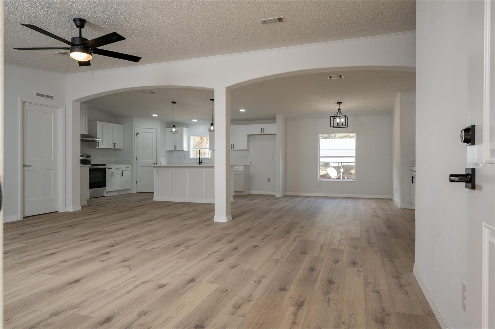 Image 4 of 31 For 14327 136th Place