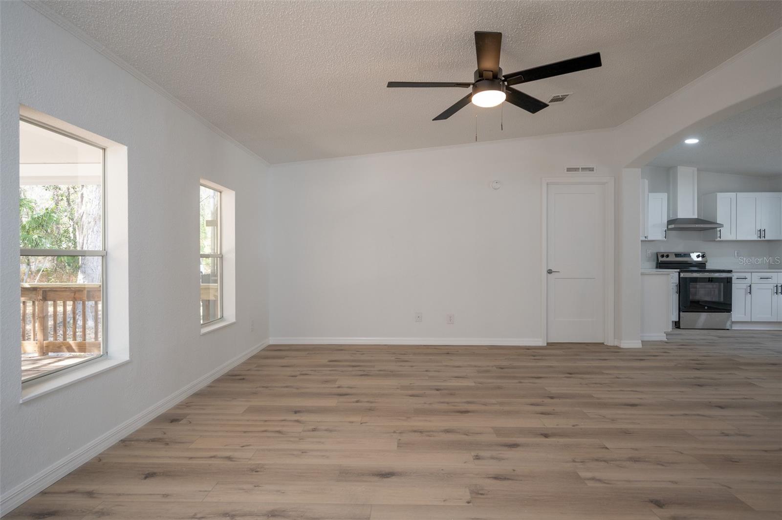 Image 5 of 31 For 14327 136th Place