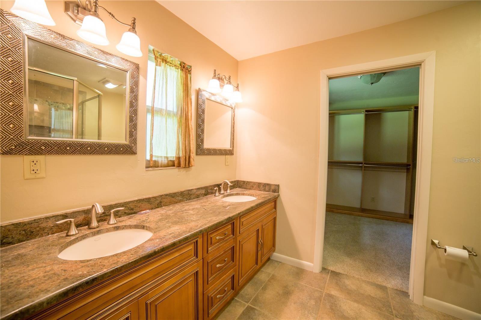 Image 11 of 22 For 1009 39th Drive