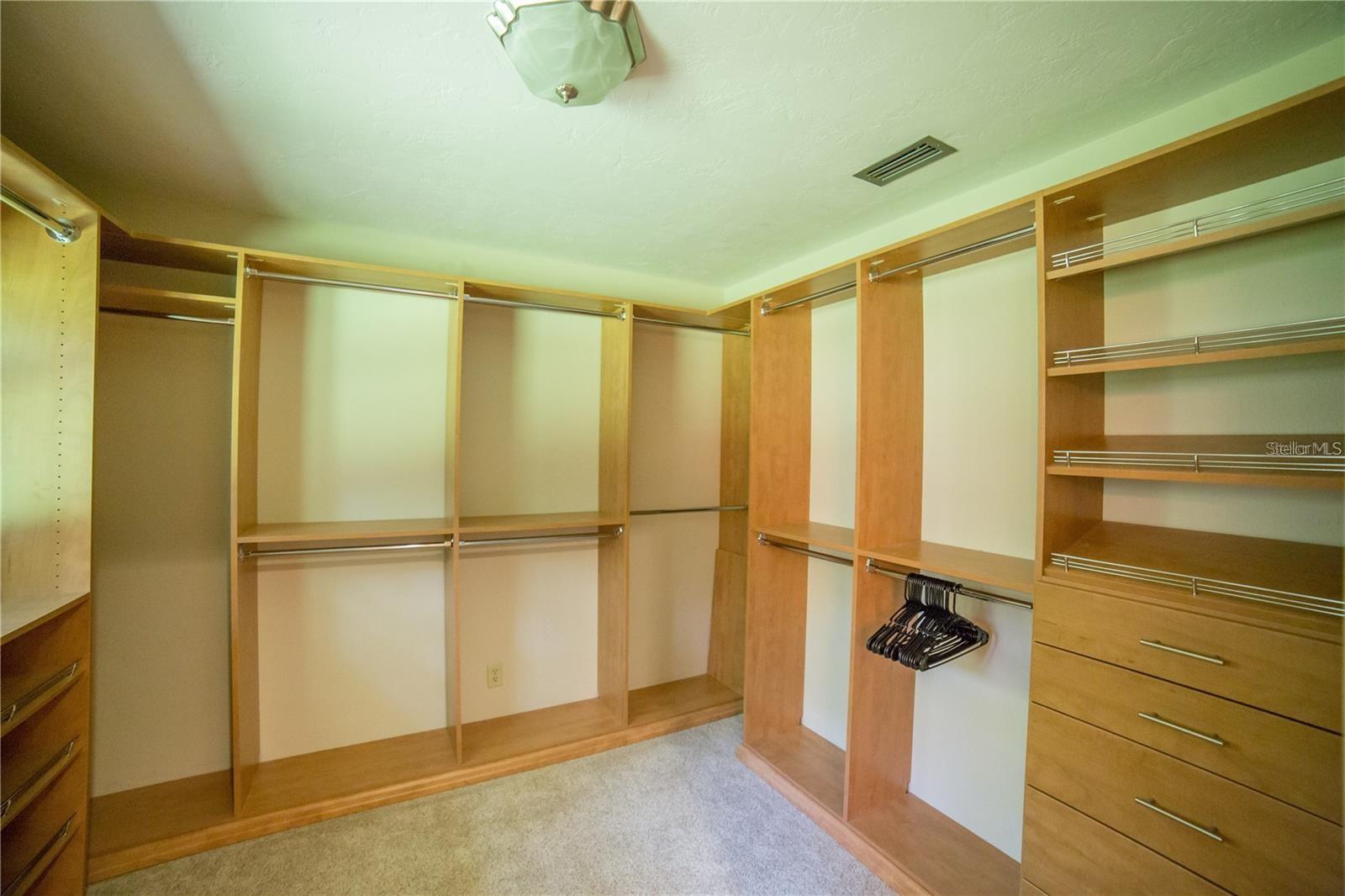 Image 12 of 22 For 1009 39th Drive