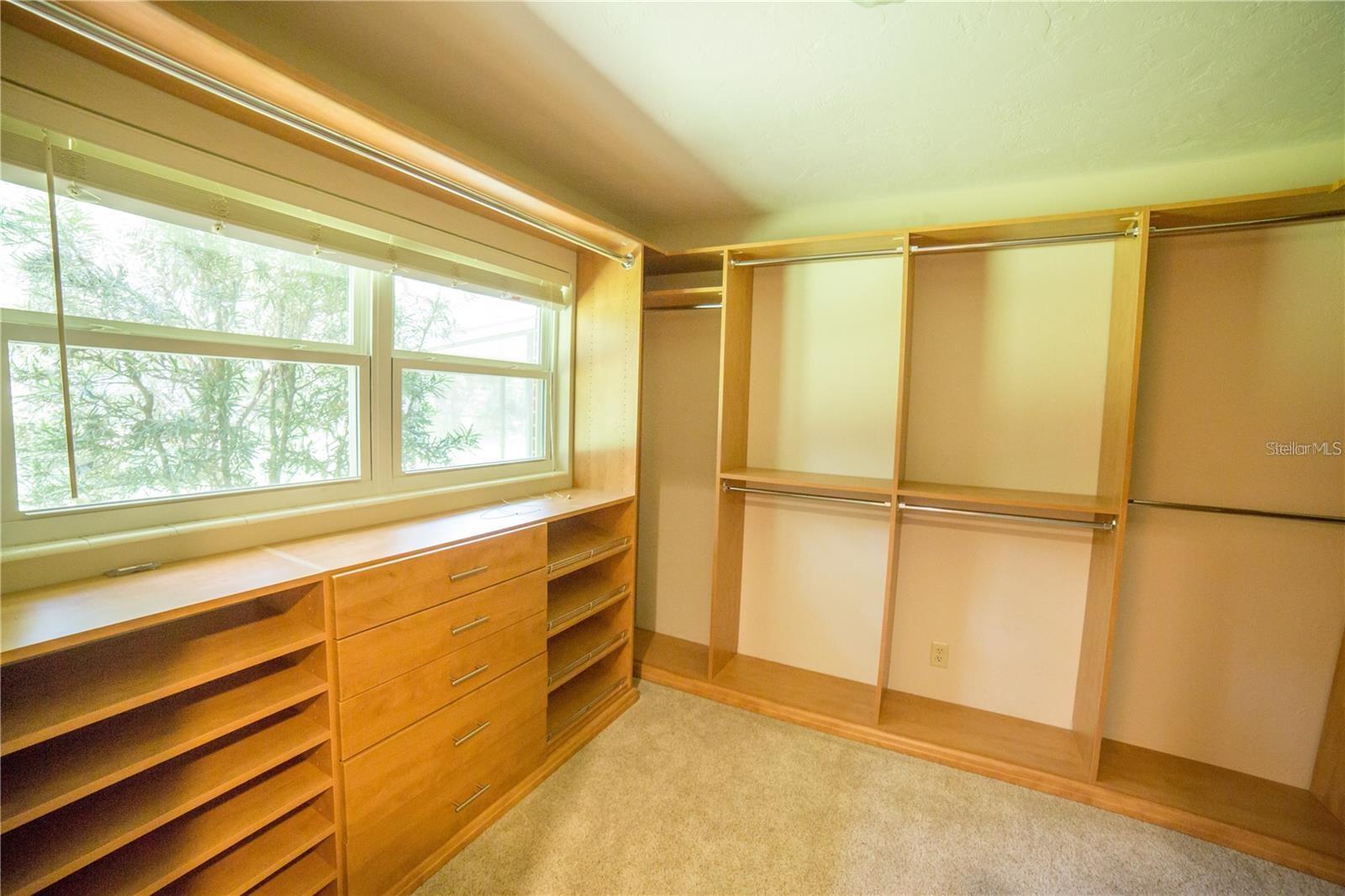 Image 13 of 22 For 1009 39th Drive