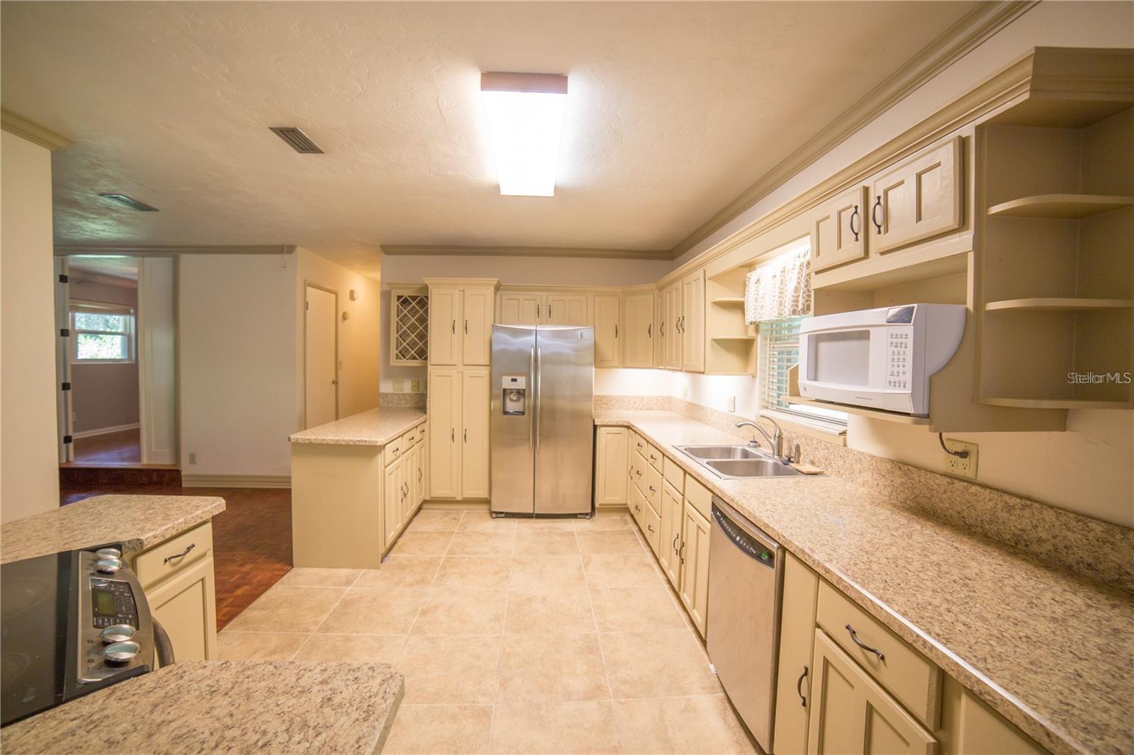 Image 5 of 22 For 1009 39th Drive