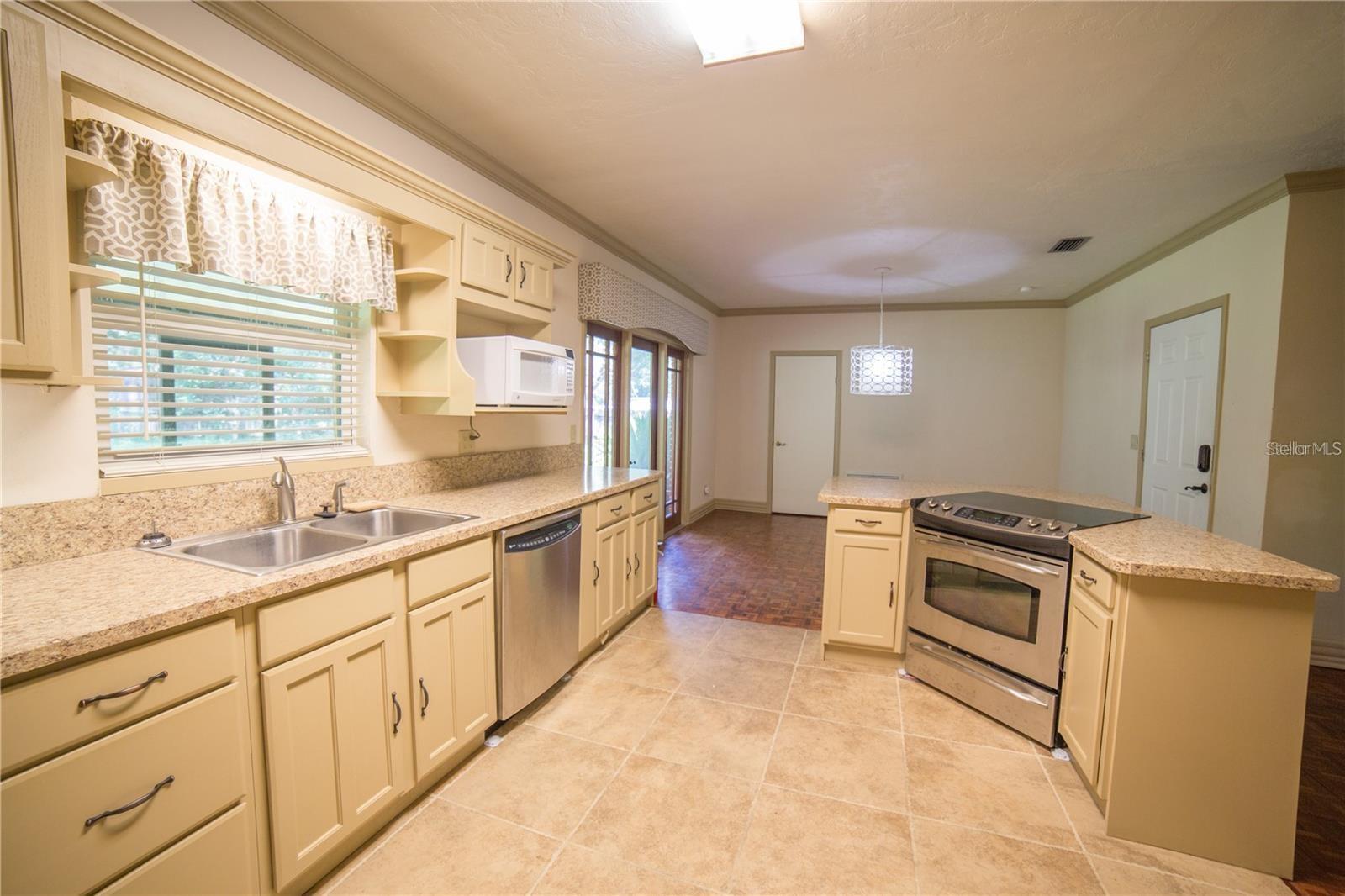 Image 6 of 22 For 1009 39th Drive