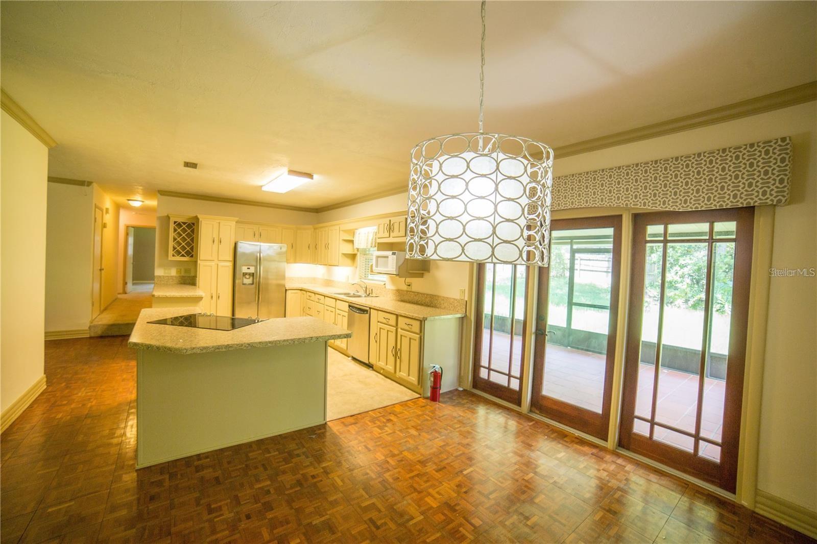 Image 7 of 22 For 1009 39th Drive