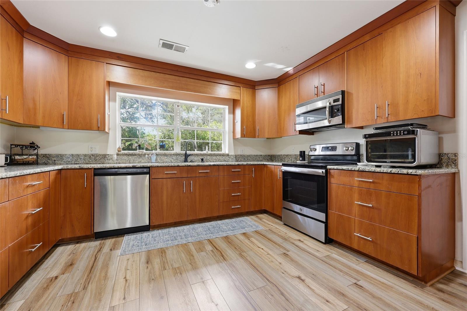 Image 4 of 23 For 812 36th Terrace