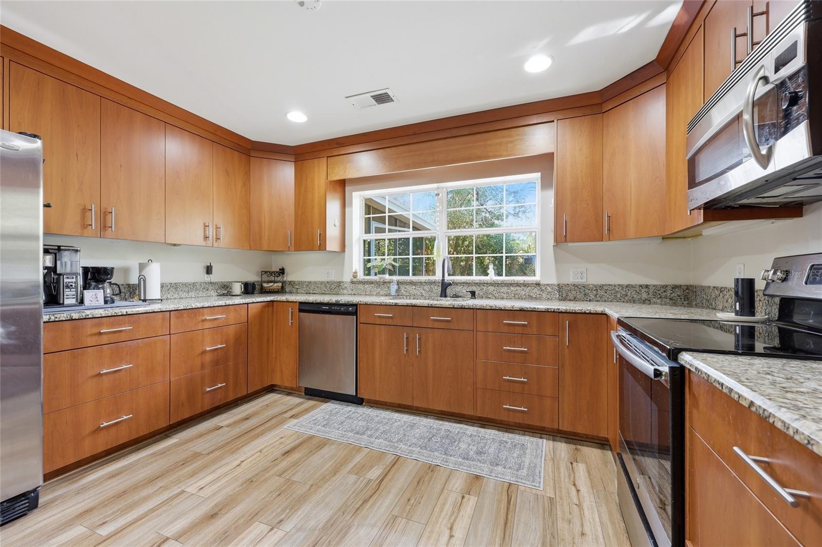 Image 5 of 23 For 812 36th Terrace