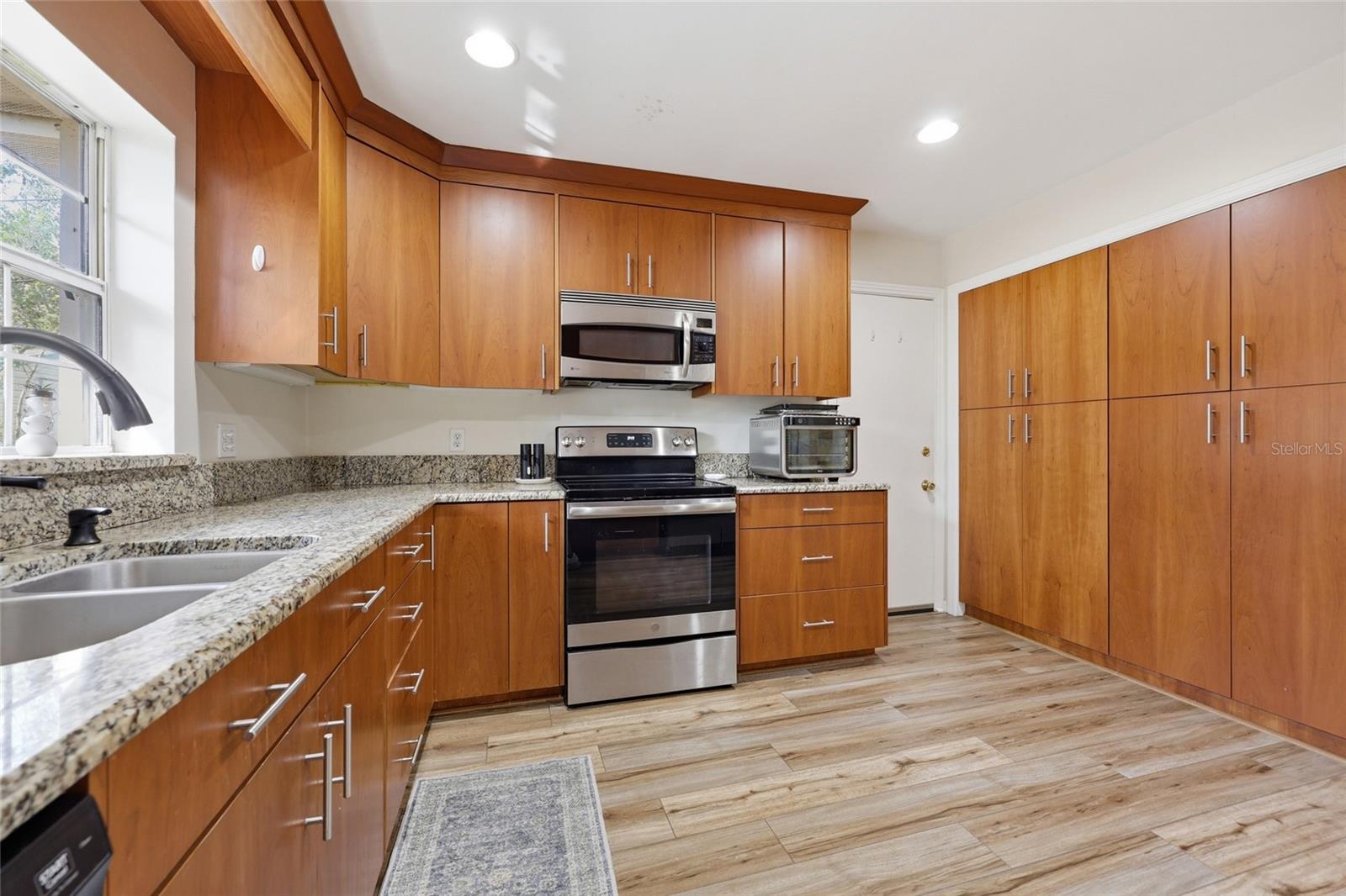 Image 6 of 23 For 812 36th Terrace