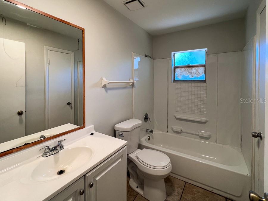 Image 8 of 15 For 5925 10th Lane A