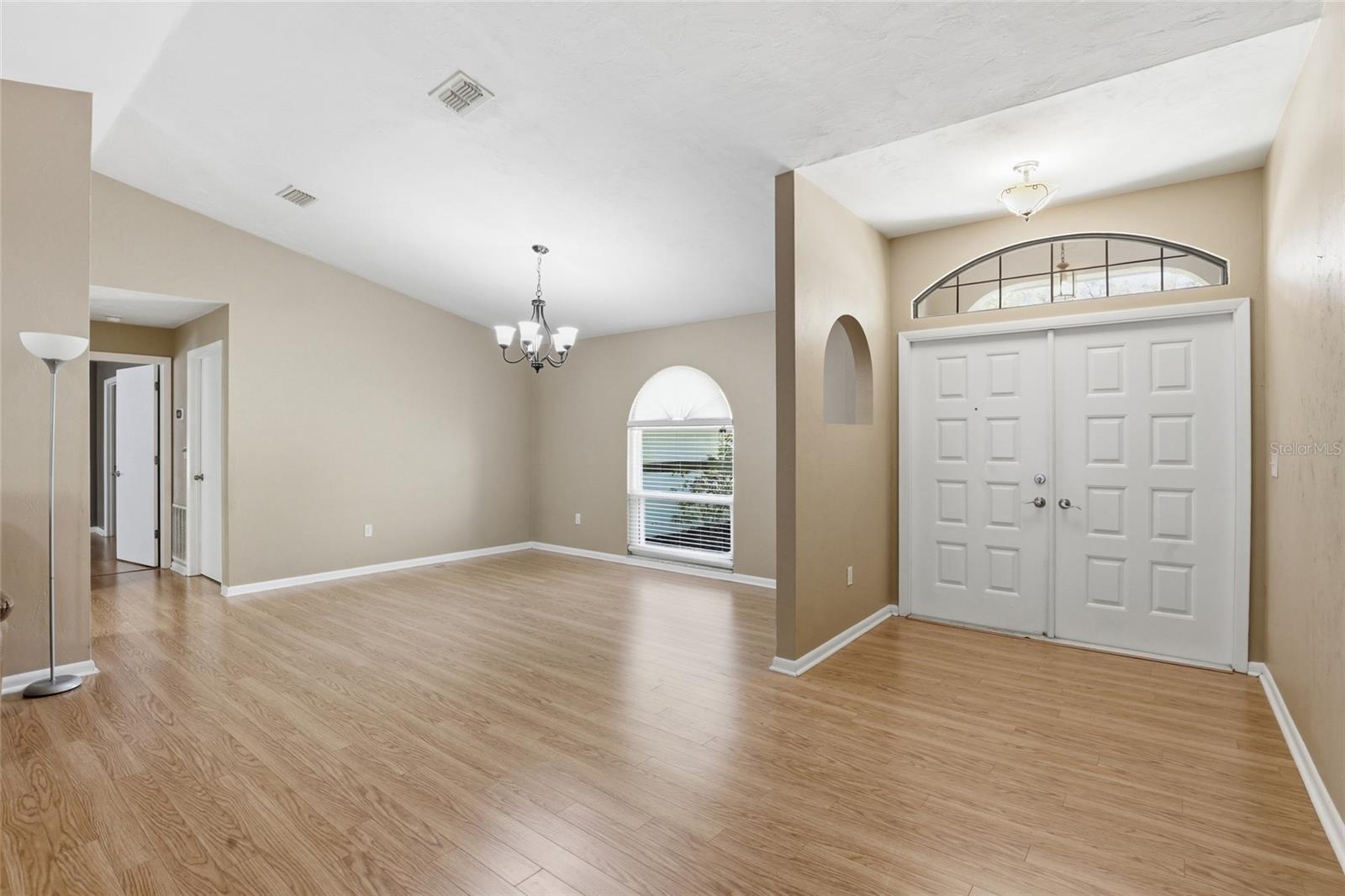 Image 11 of 52 For 611 10th Boulevard