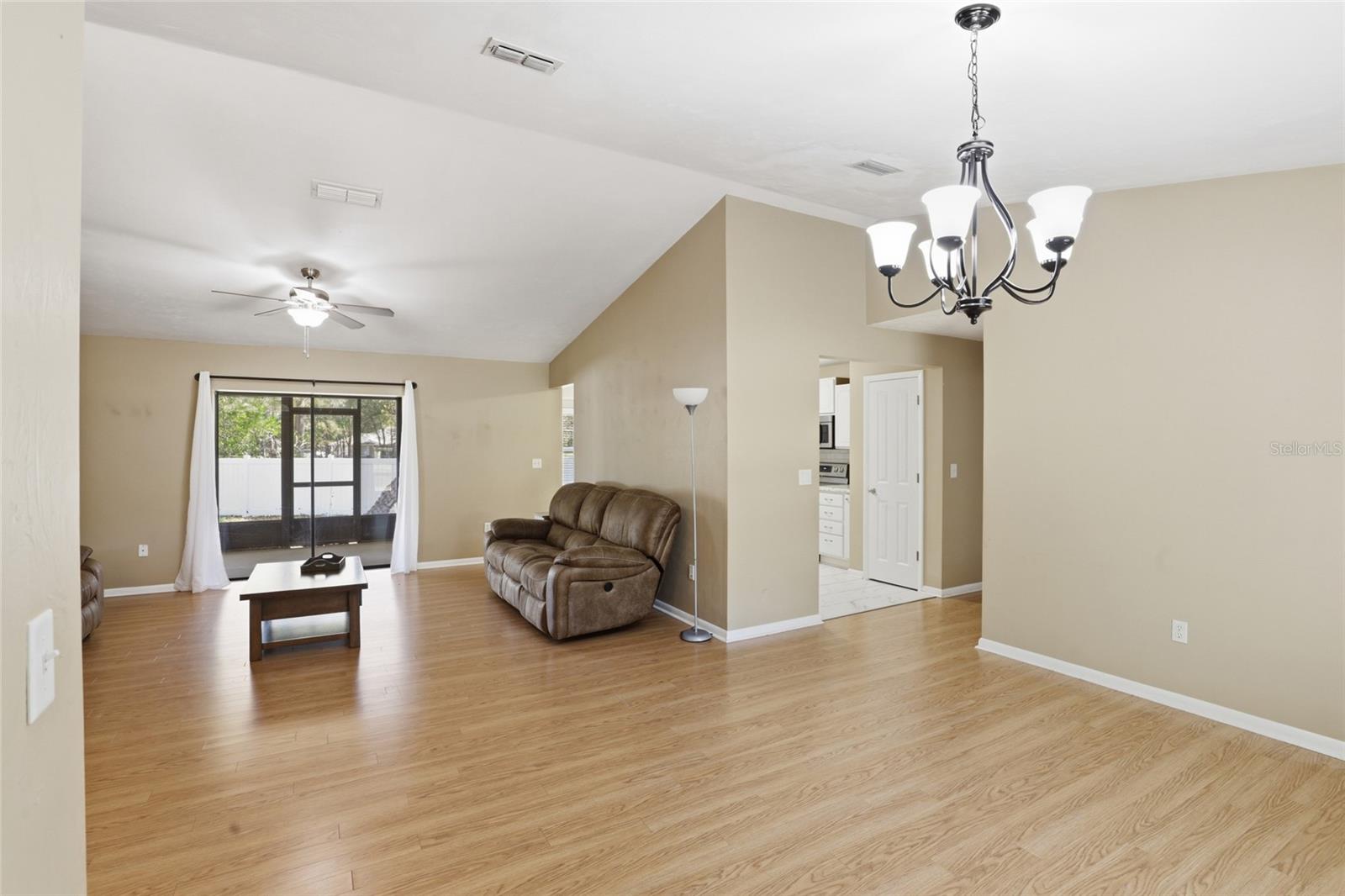 Image 13 of 52 For 611 10th Boulevard