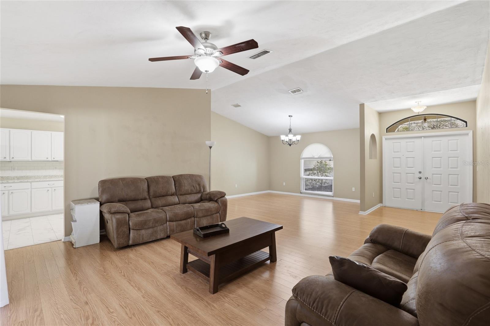 Image 17 of 52 For 611 10th Boulevard