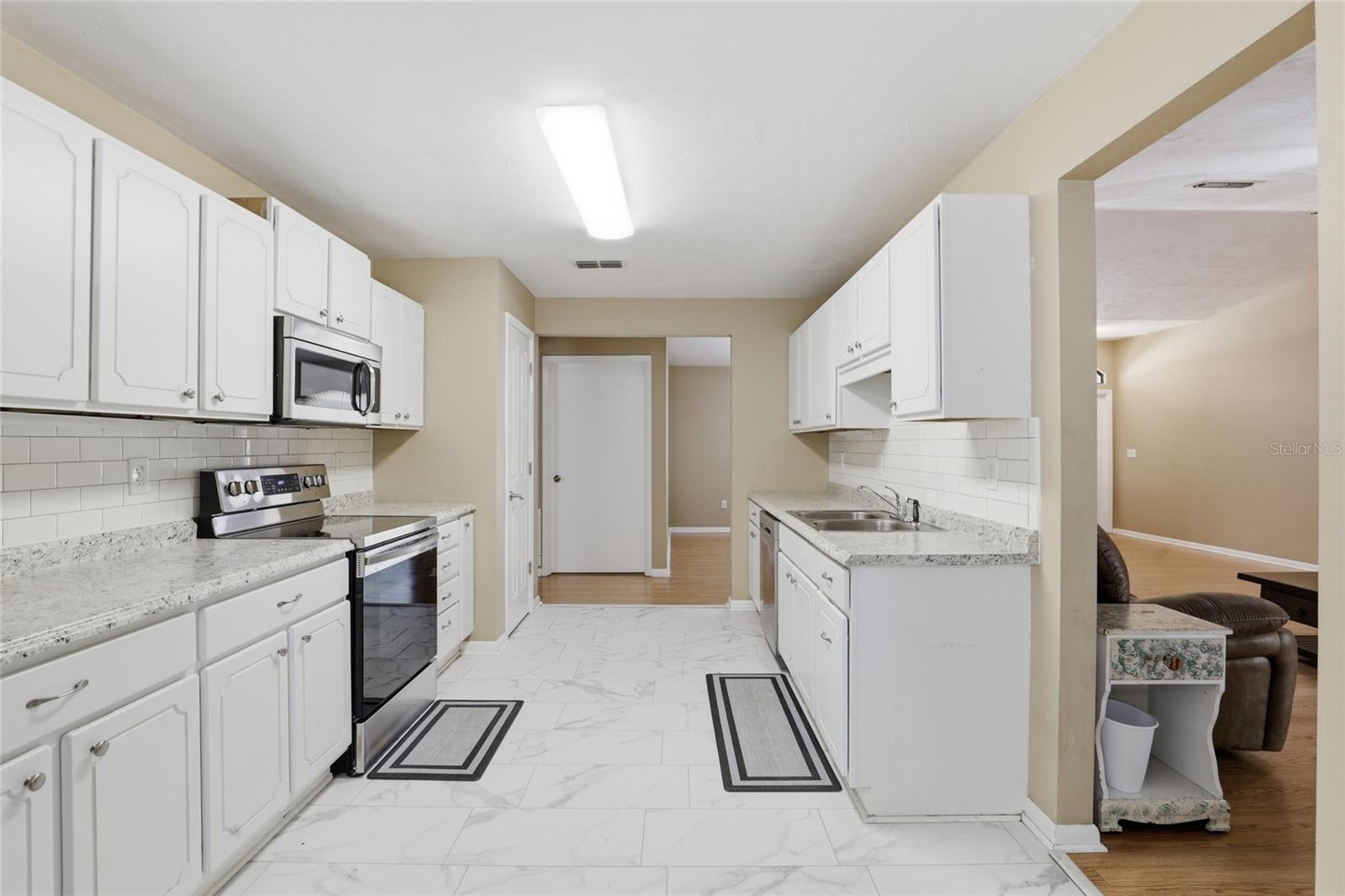 Image 22 of 52 For 611 10th Boulevard