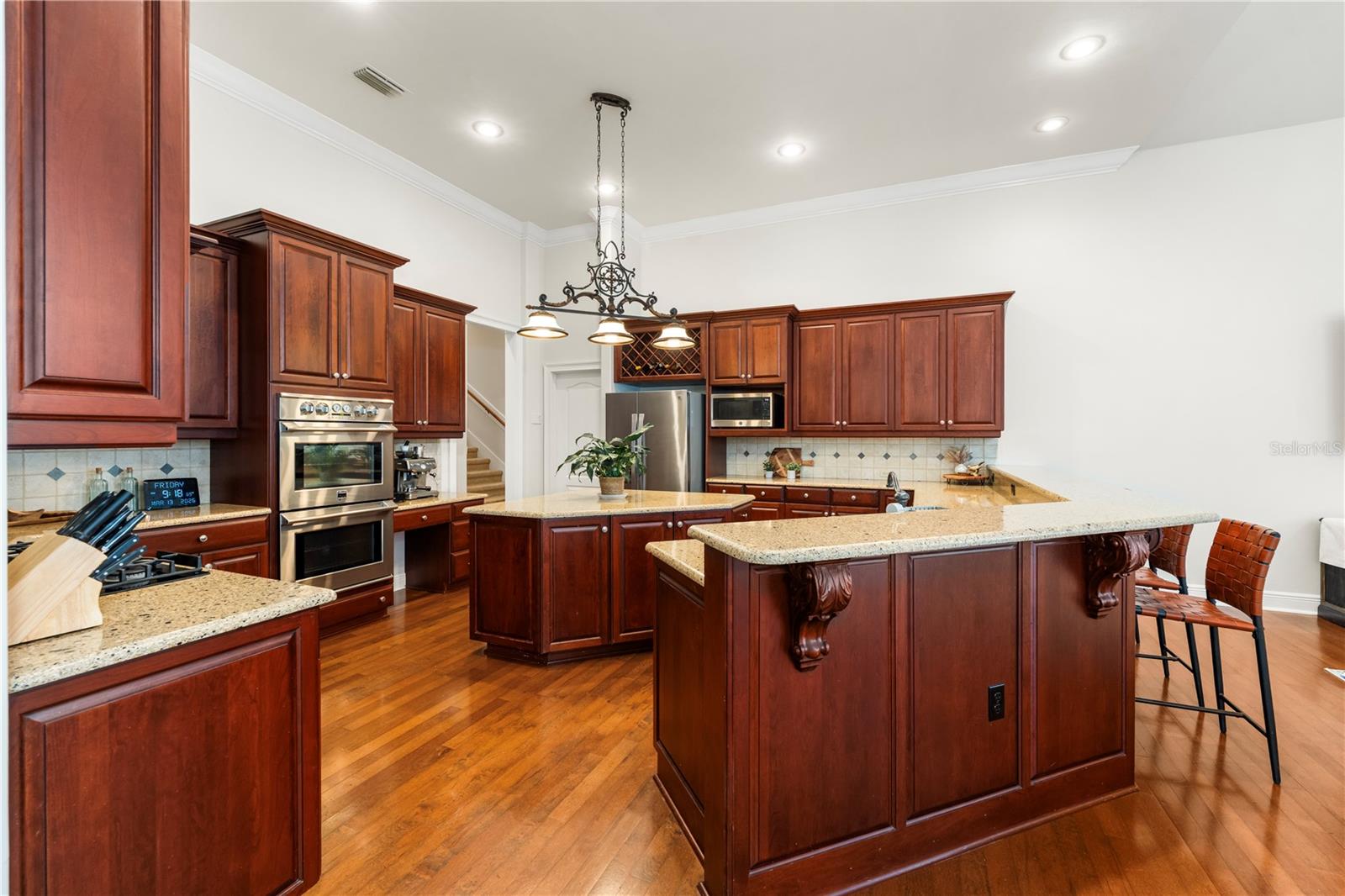 Listing photo id 8 for 14004 21st Lane