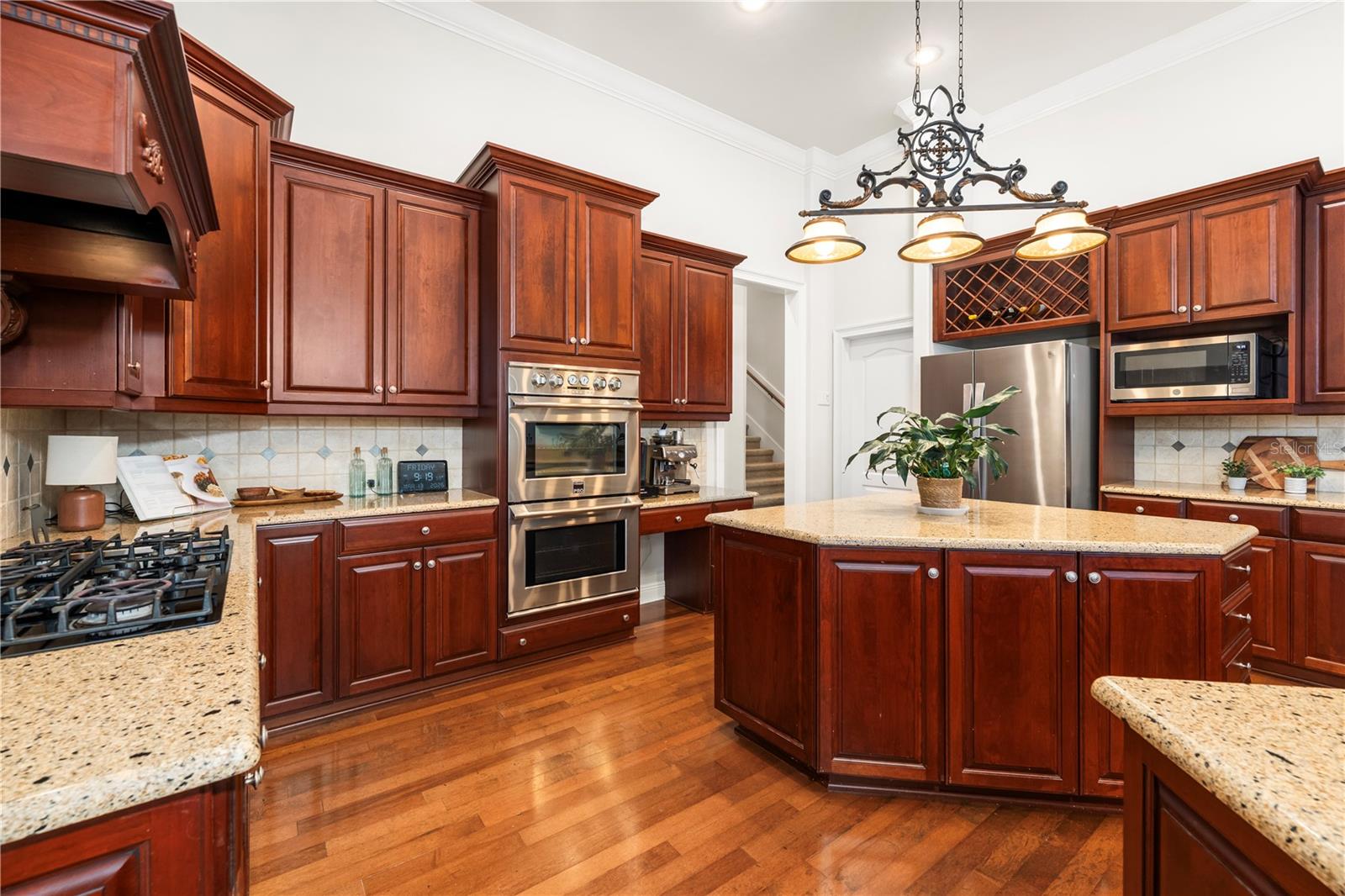 Listing photo id 10 for 14004 21st Lane