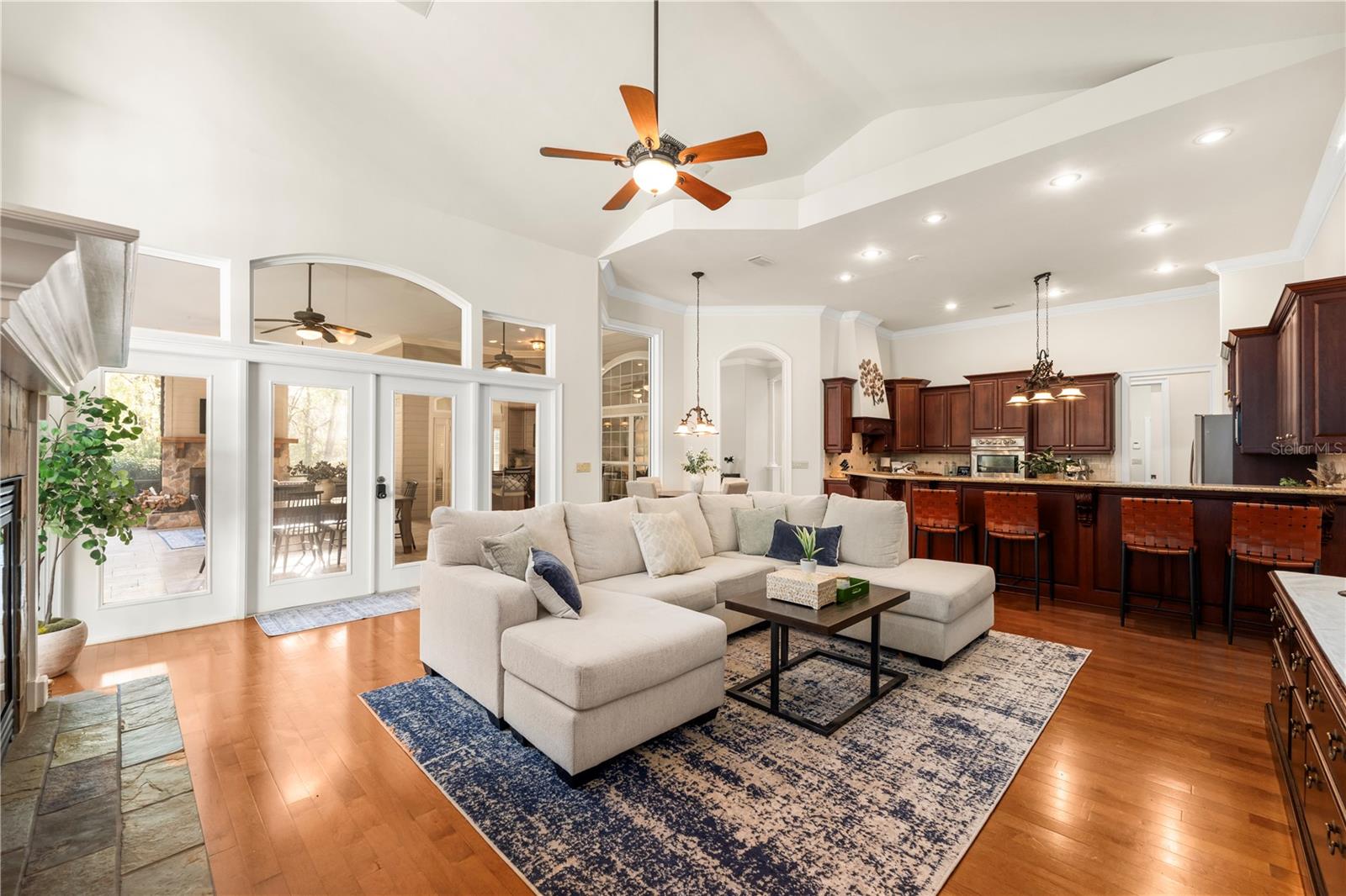 Listing photo id 12 for 14004 21st Lane