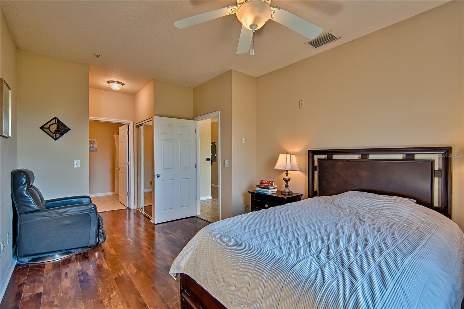 Image 15 of 21 For 1185 9th Road 402