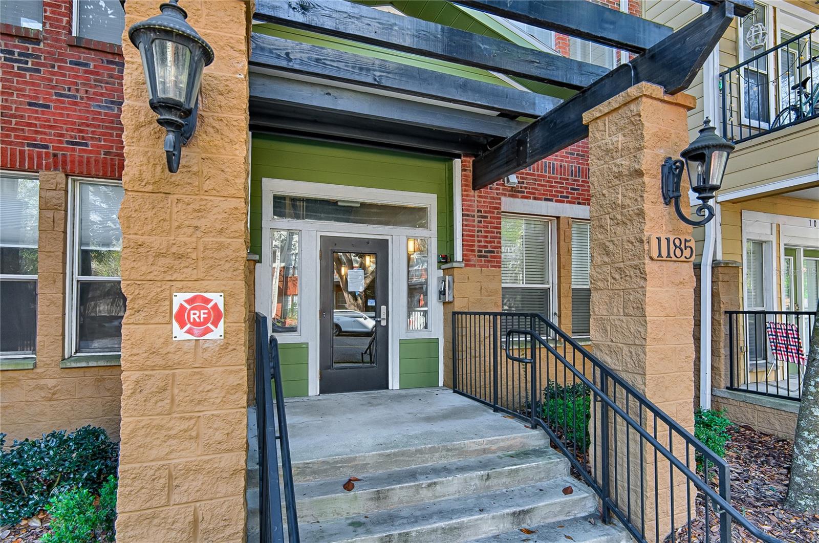 Image 3 of 21 For 1185 9th Road 402