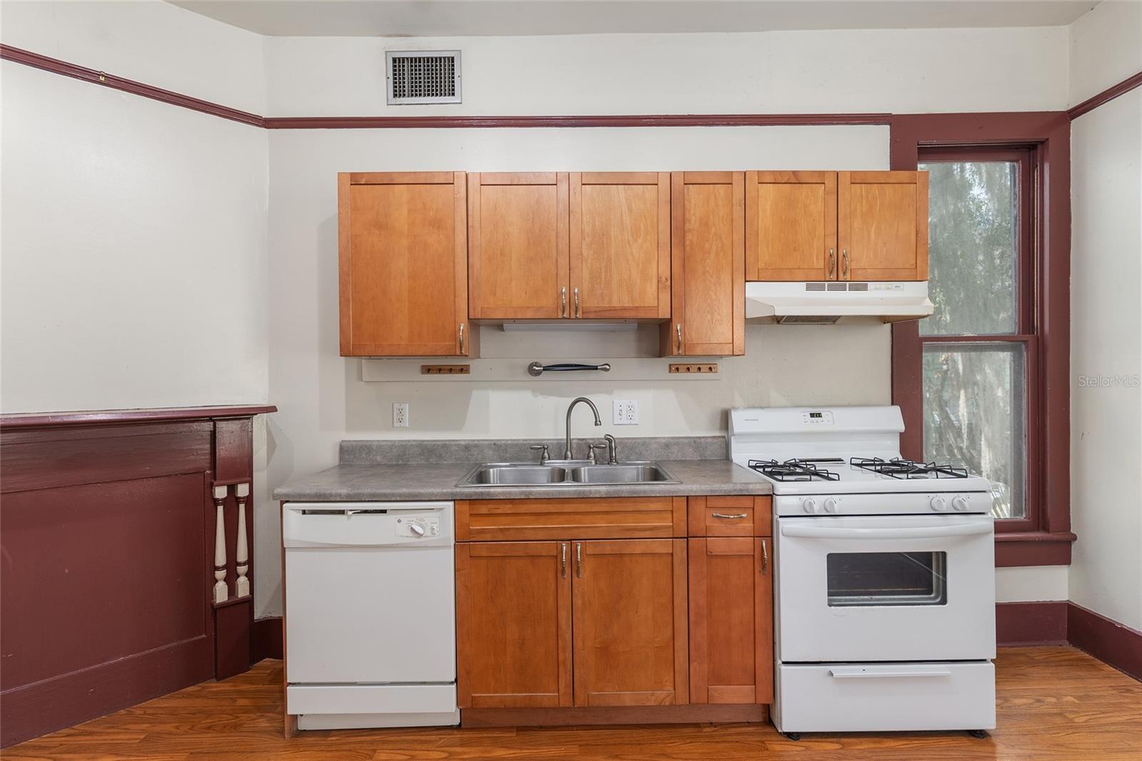 Image 24 of 88 For 306 3rd Street