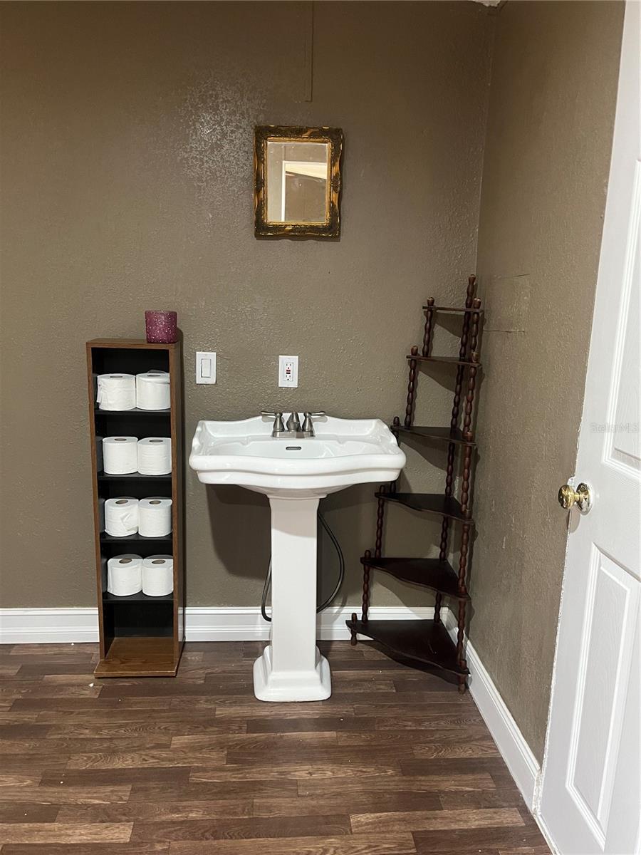 Image 15 of 28 For 10330 90th Street