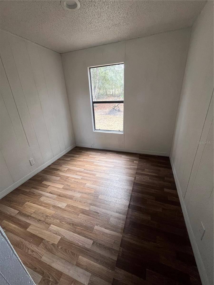 Image 19 of 28 For 10330 90th Street