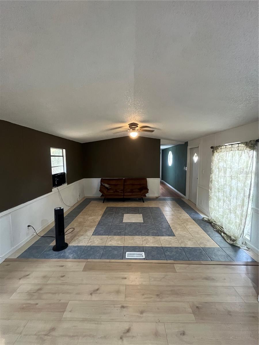 Image 5 of 28 For 10330 90th Street