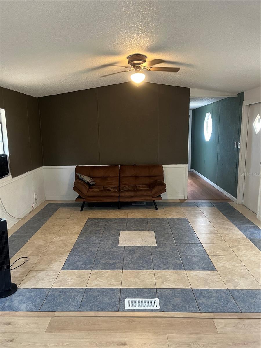 Image 6 of 28 For 10330 90th Street