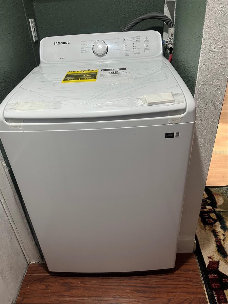 Image 9 of 28 For 10330 90th Street