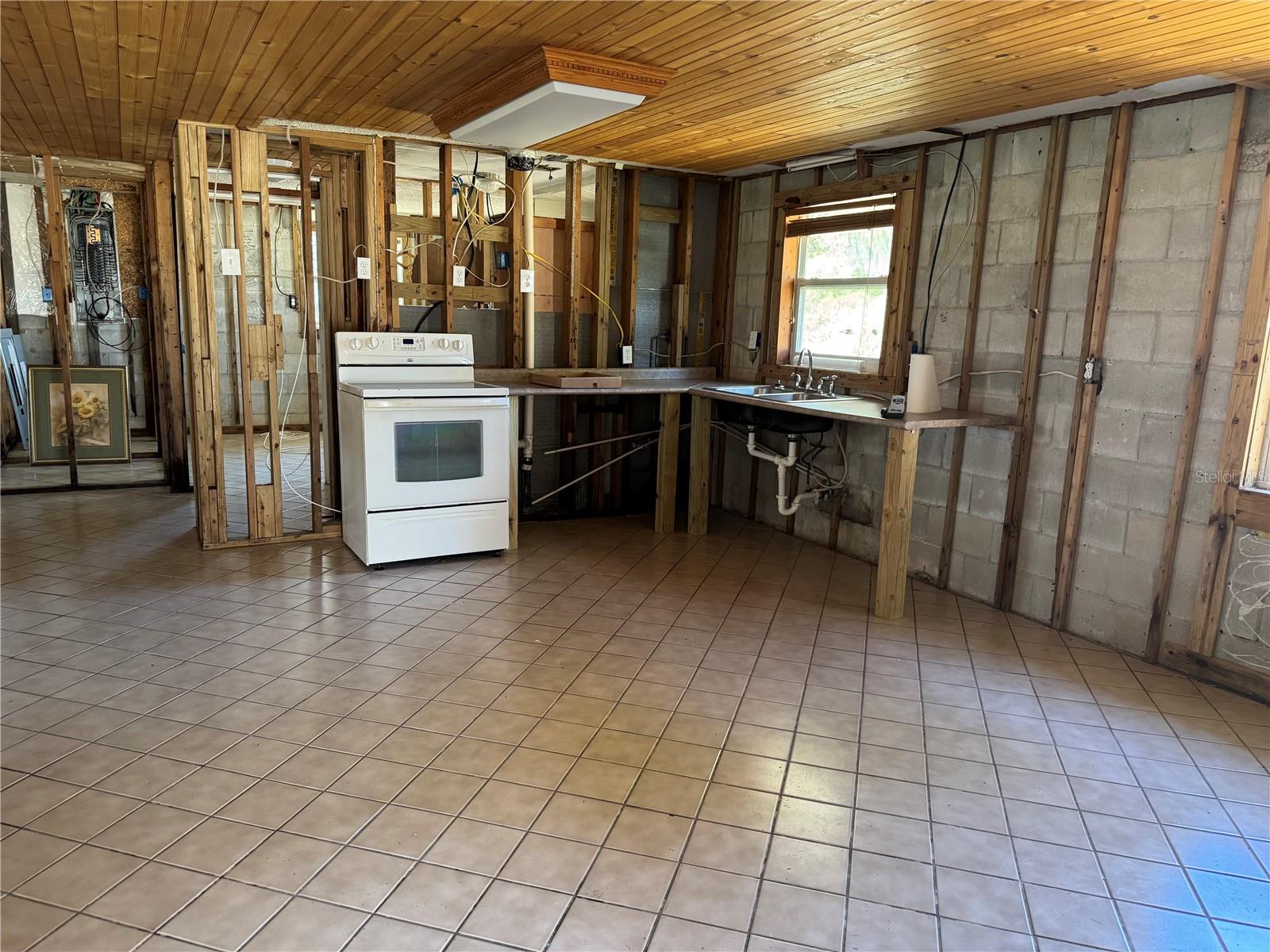 Image 11 of 25 For 2221 Waterman Drive