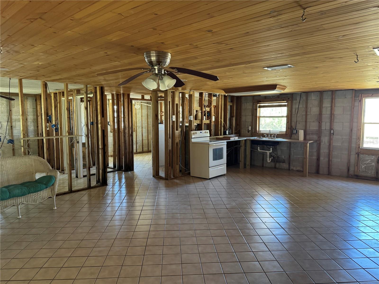 Image 17 of 25 For 2221 Waterman Drive