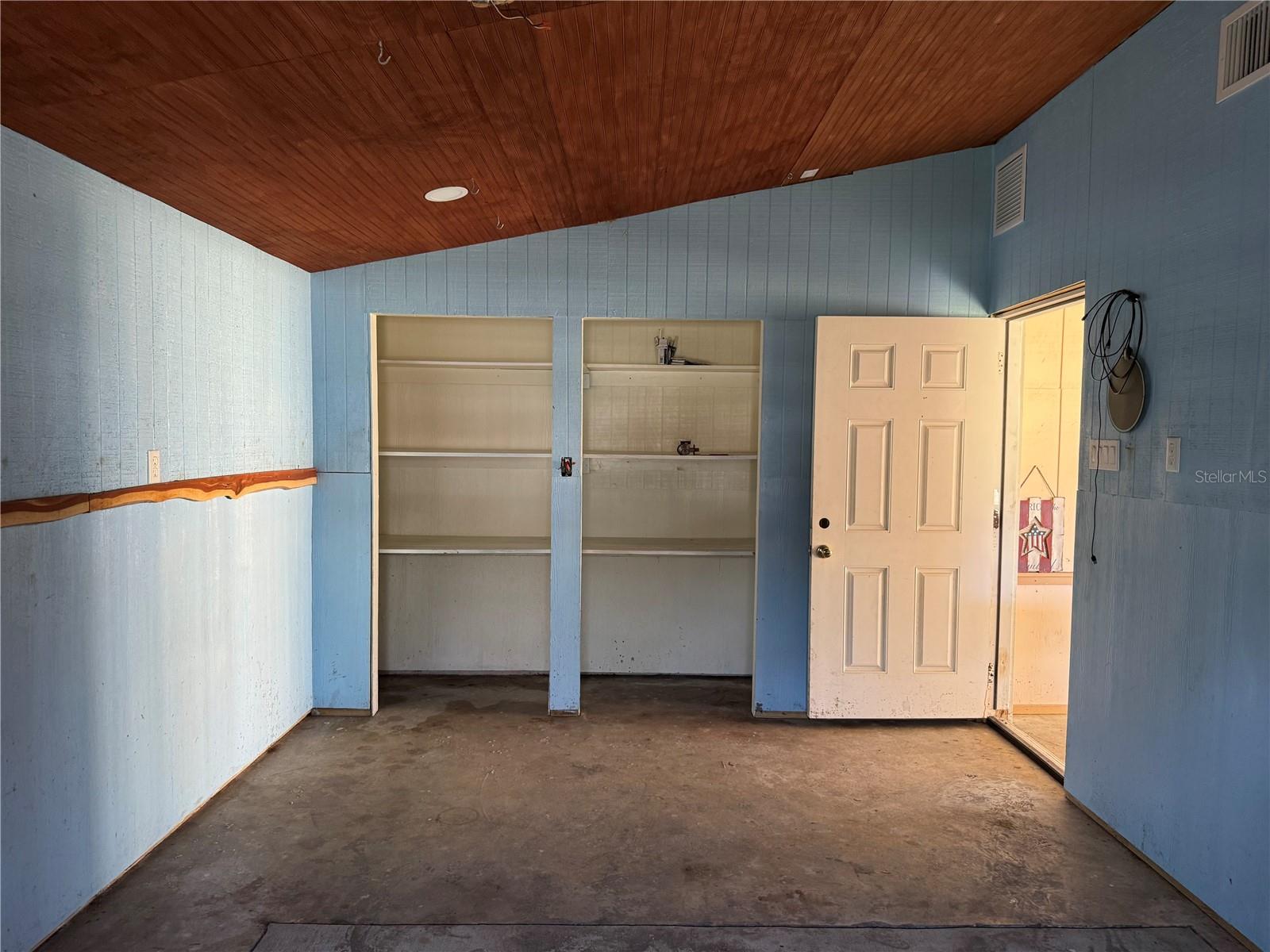 Image 20 of 25 For 2221 Waterman Drive