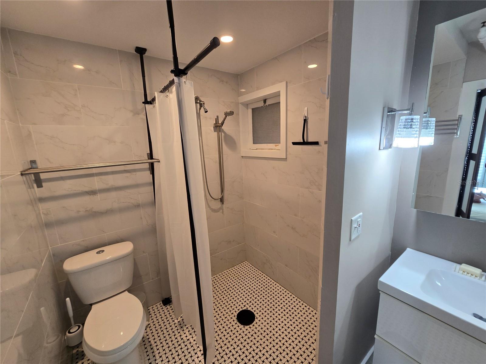 Image 18 of 27 For 130 4th Avenue N 615