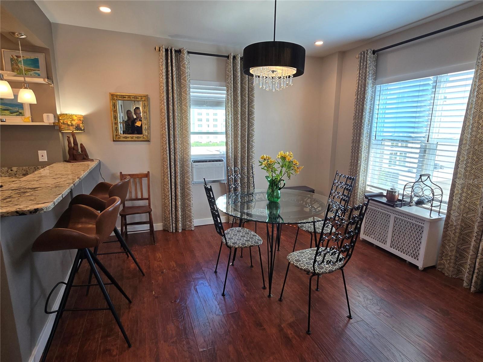 Image 21 of 27 For 130 4th Avenue N 615