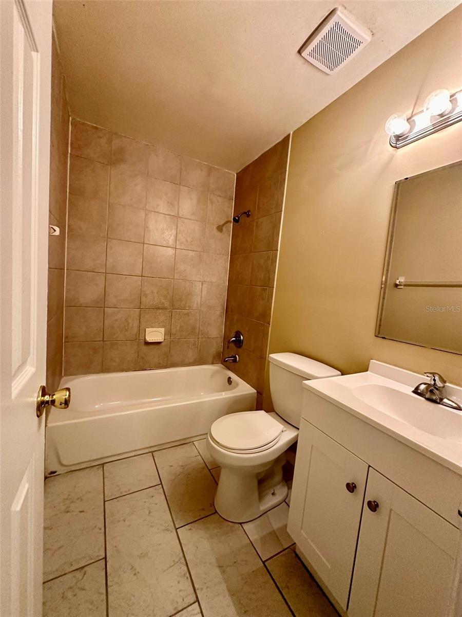 Image 15 of 20 For 2427 4th Terrace