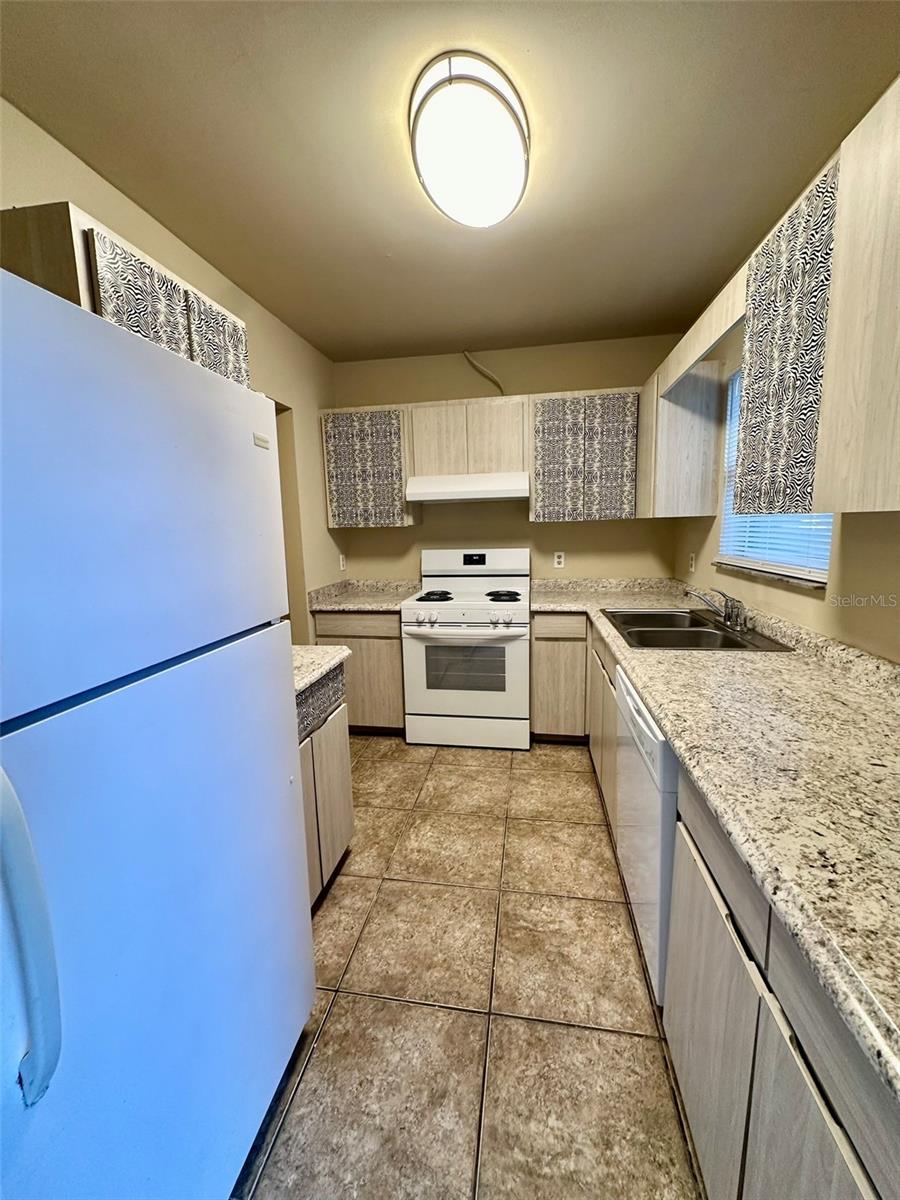 Image 3 of 20 For 2427 4th Terrace