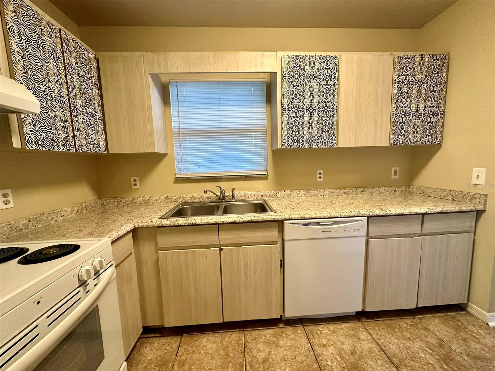 Image 5 of 20 For 2427 4th Terrace