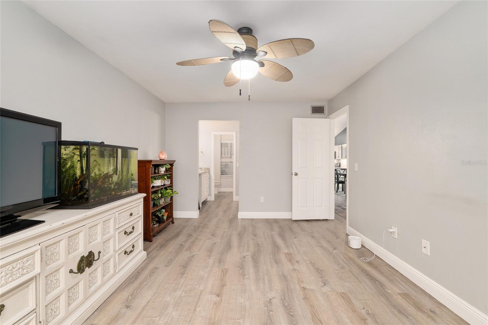 Image 31 of 69 For 920 50th Way