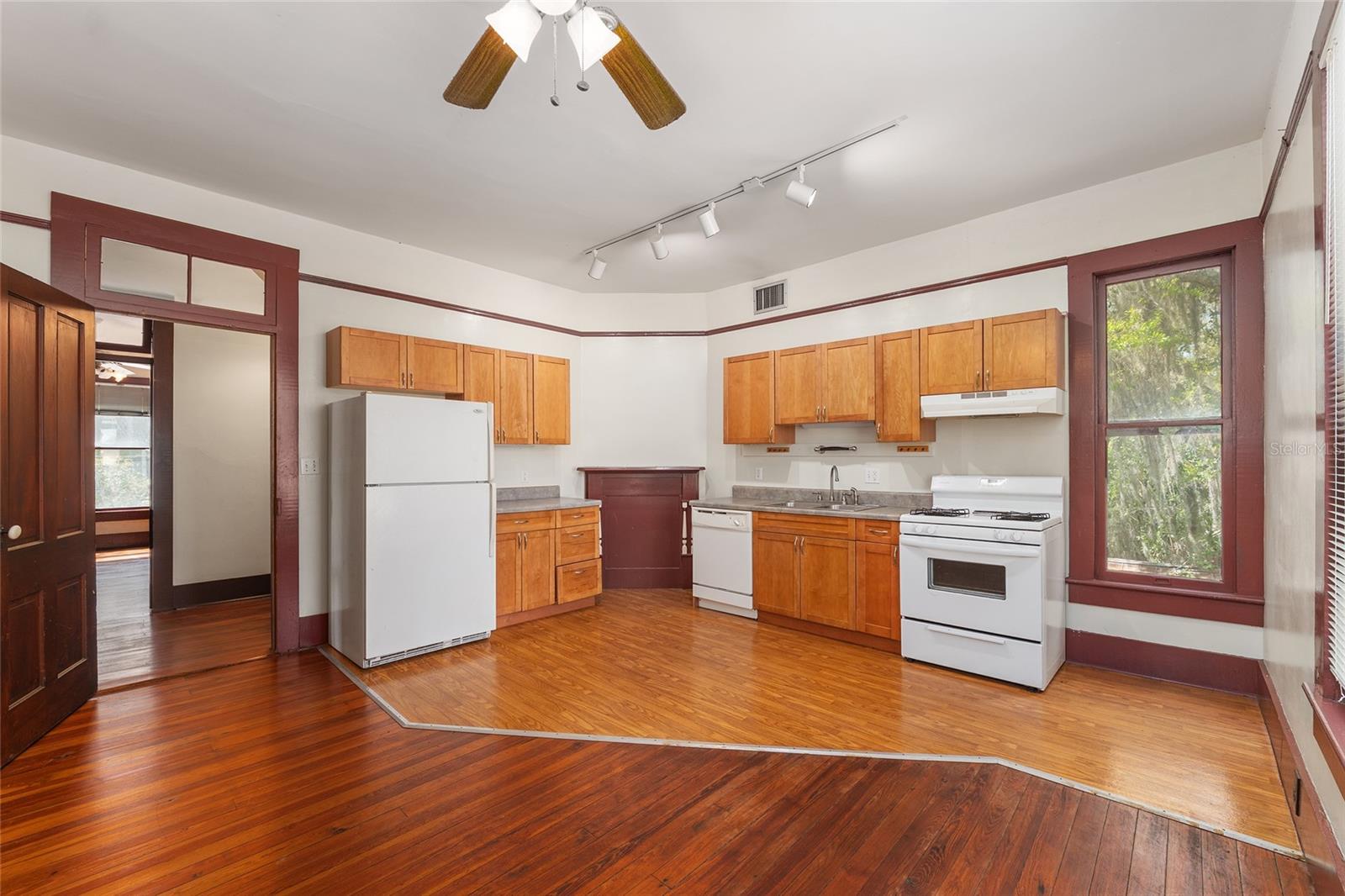 Image 23 of 88 For 306 3rd Street