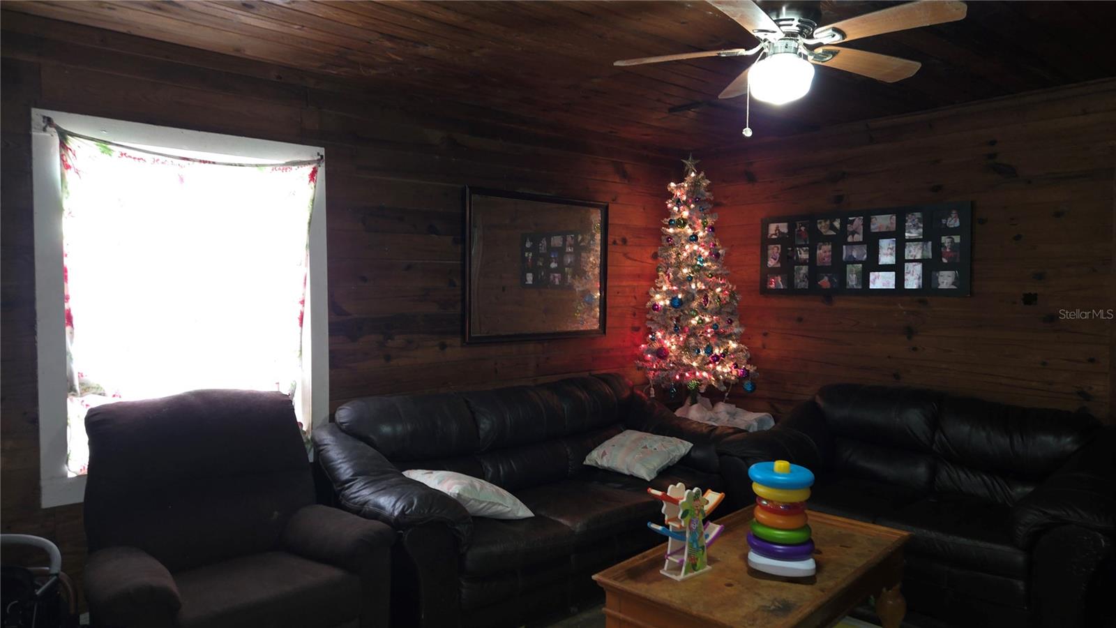 Image 3 of 14 For 883 Maple Lane