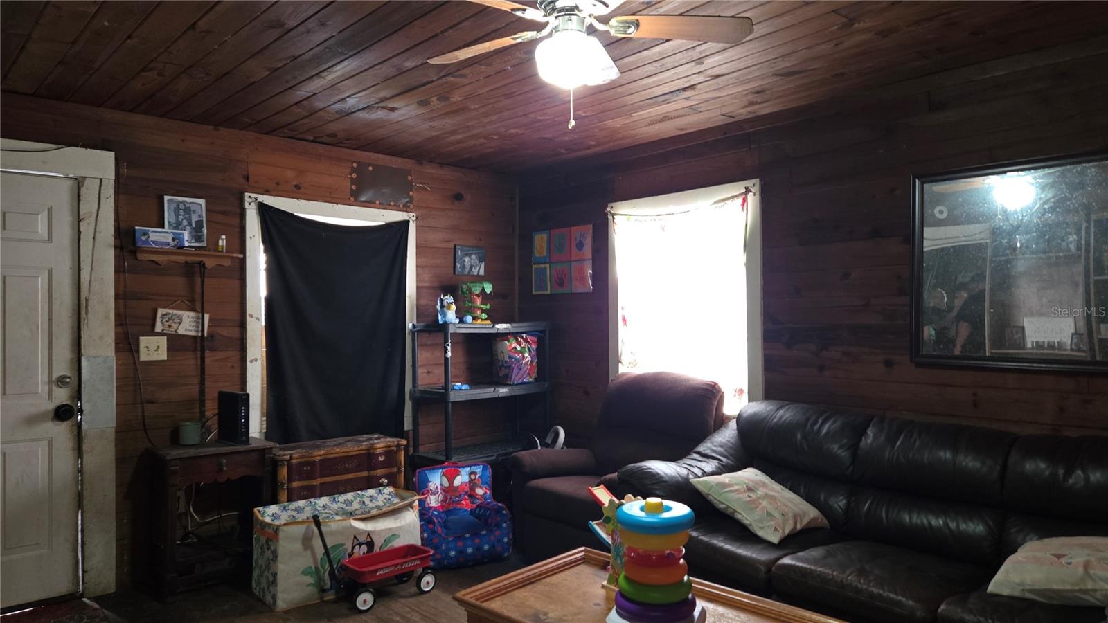 Image 4 of 14 For 883 Maple Lane