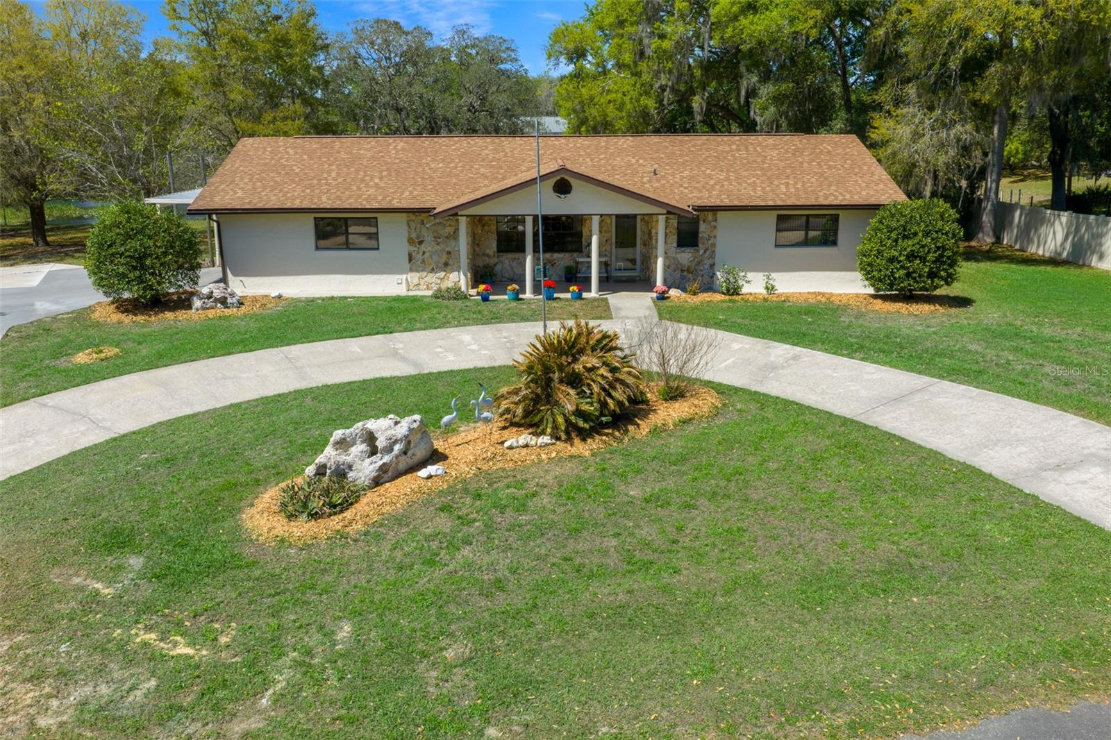 Image 14 of 76 For 9923 Saint Regis Court