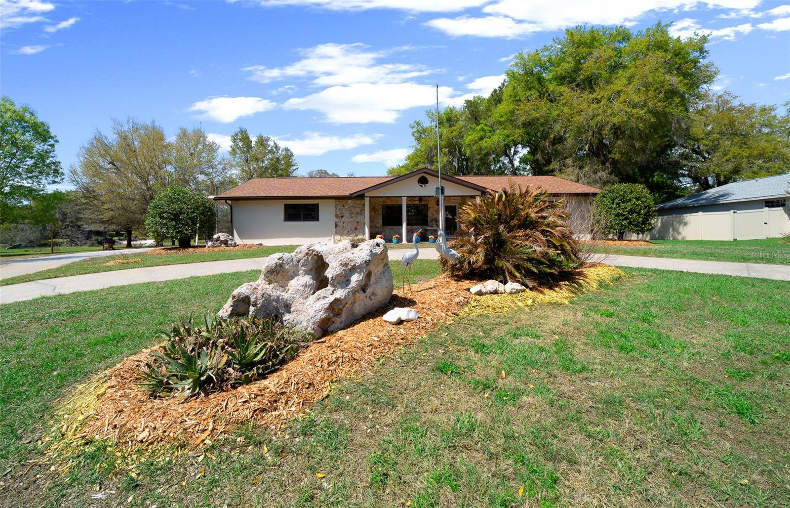 Image 16 of 76 For 9923 Saint Regis Court