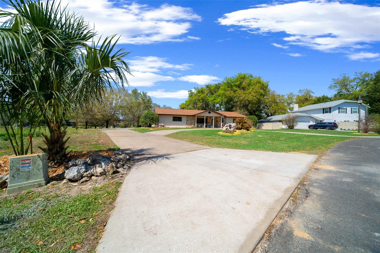 Image 19 of 76 For 9923 Saint Regis Court